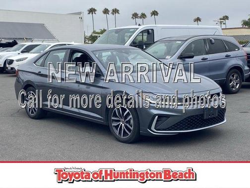 Platinum Gray Metallic 2025 Volkswagen Jetta 1.5T SE