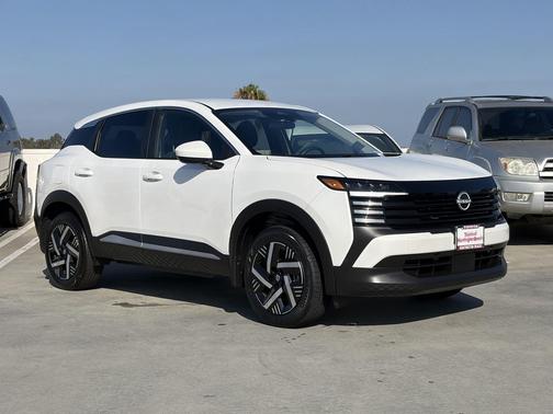 Aspen White Tri 2025 Nissan Kicks SV