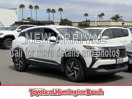 Aspen White Tri 2025 Nissan Kicks SV