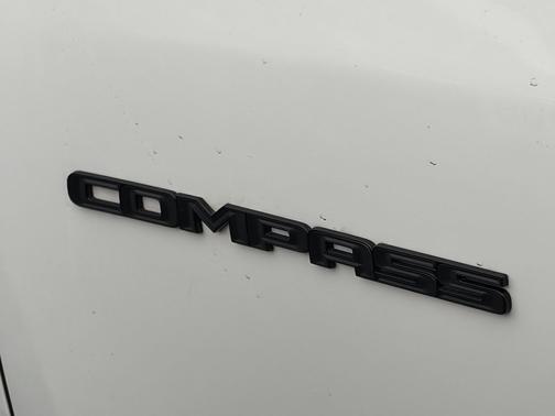 White Clearcoat 2019 Jeep Compass Latitude