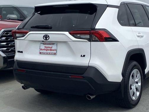 Ice 2025 Toyota RAV4 LE