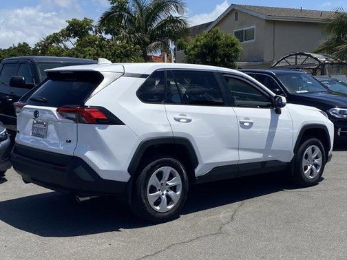 Ice 2025 Toyota RAV4 LE
