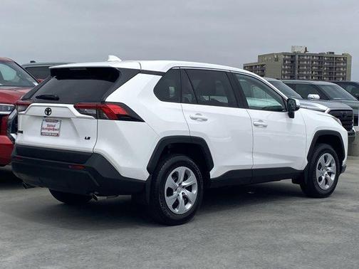 Ice 2025 Toyota RAV4 LE