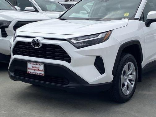 Ice 2025 Toyota RAV4 LE