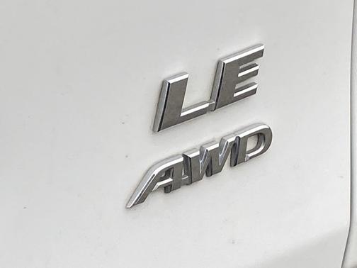 Ice 2025 Toyota RAV4 LE