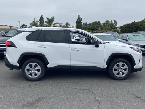 Ice 2025 Toyota RAV4 LE
