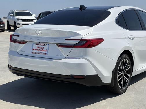 Wind Chill Pearl 2026 Toyota Camry XLE