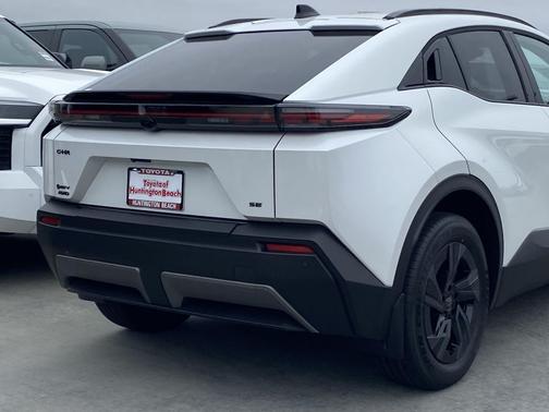 Wind Chill Pearl 2026 Toyota C-HR SE