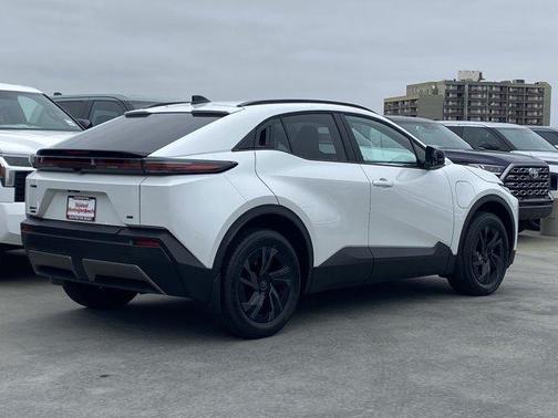 Wind Chill Pearl 2026 Toyota C-HR SE