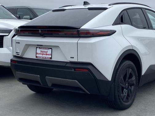 Wind Chill Pearl 2026 Toyota C-HR SE