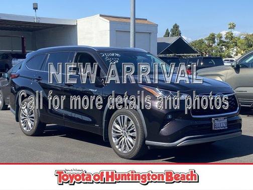 Opulent Amber 2021 Toyota Highlander Hybrid Platinum