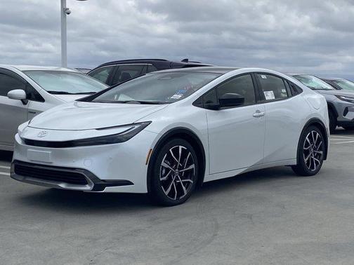 Wind Chill Pearl 2026 Toyota Prius Plug-In Hybrid XSE