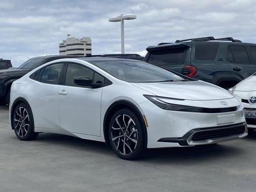 Wind Chill Pearl 2026 Toyota Prius Plug-In Hybrid XSE
