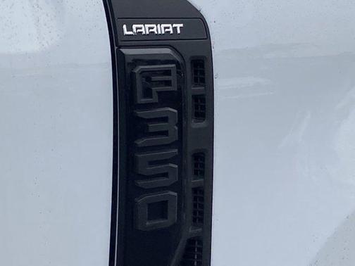 Oxford White 2024 Ford F-350 Lariat Super Duty