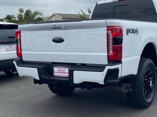 Oxford White 2024 Ford F-350 Lariat Super Duty