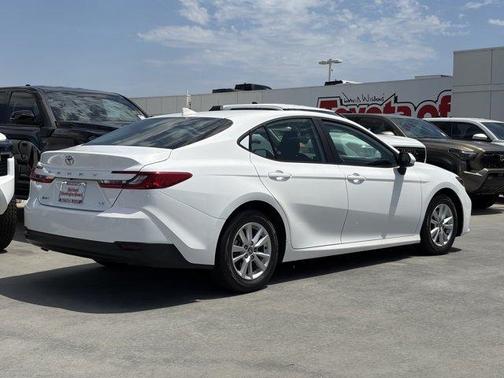 Ice 2025 Toyota Camry LE