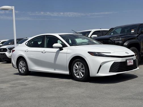 Ice 2025 Toyota Camry LE