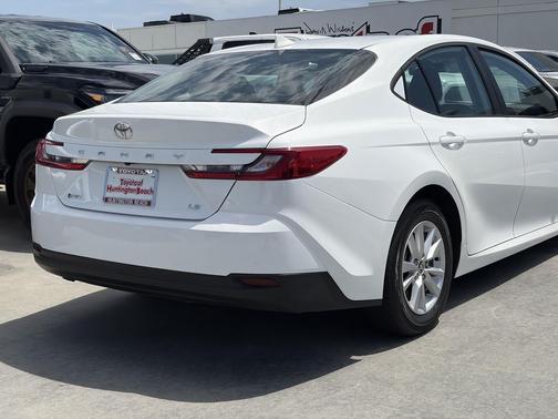 Ice 2025 Toyota Camry LE