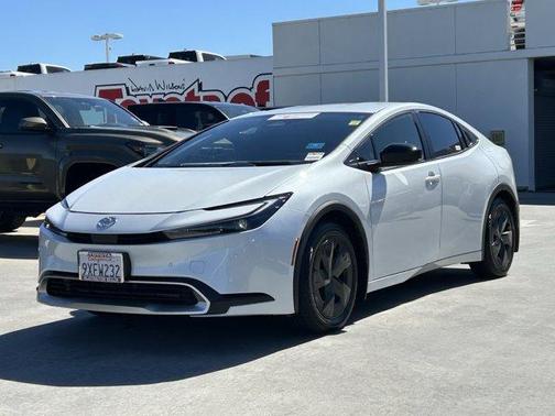 Wind Chill Pearl 2026 Toyota Prius Plug-In Hybrid SE