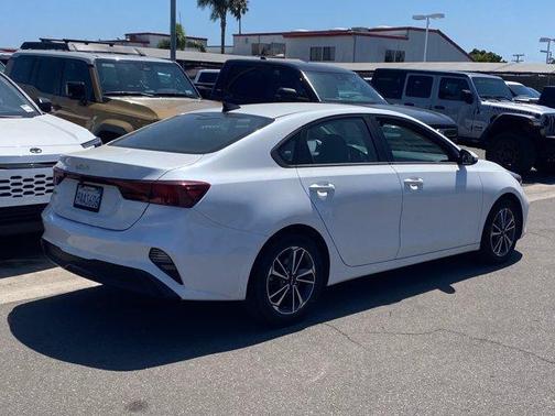 Snow White Pearl 2022 Kia Forte LXS