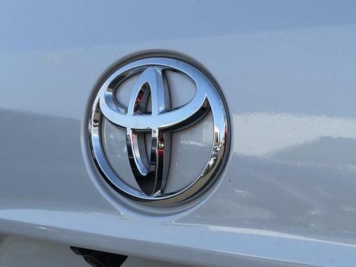 Wind Chill Pearl 2022 Toyota Highlander LE
