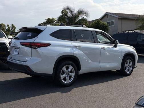 Wind Chill Pearl 2022 Toyota Highlander LE