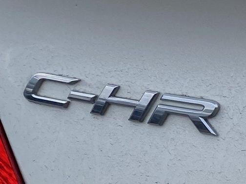 Blizzard Pearl 2020 Toyota C-HR XLE