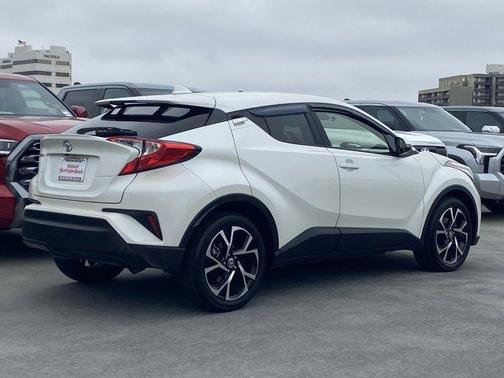 Blizzard Pearl 2020 Toyota C-HR XLE