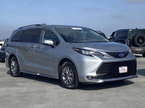 Celestial Silver Metallic 2024 Toyota Sienna XLE