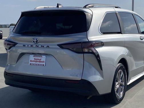 Celestial Silver Metallic 2024 Toyota Sienna XLE