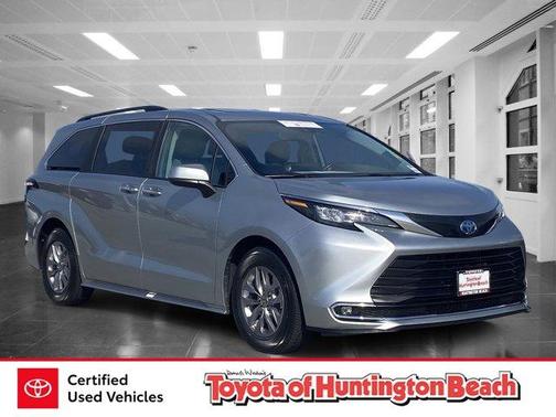 Celestial Silver Metallic 2024 Toyota Sienna XLE