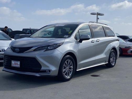 Celestial Silver Metallic 2024 Toyota Sienna XLE