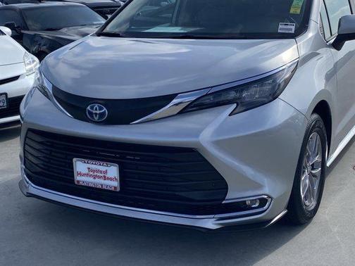 Celestial Silver Metallic 2024 Toyota Sienna XLE