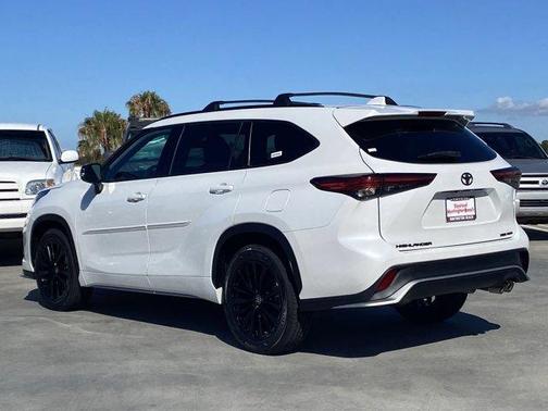 Wind Chill Pearl 2023 Toyota Highlander XSE