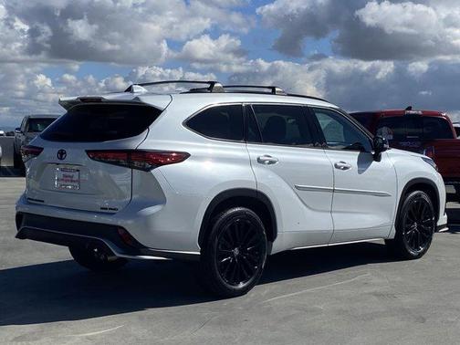 Wind Chill Pearl 2023 Toyota Highlander XSE