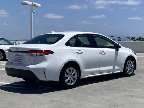 Ice 2026 Toyota Corolla Hybrid LE