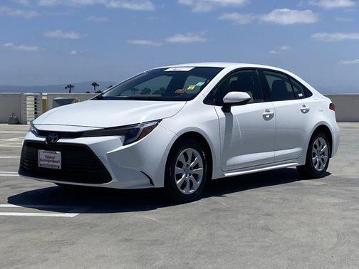 Ice 2026 Toyota Corolla Hybrid LE