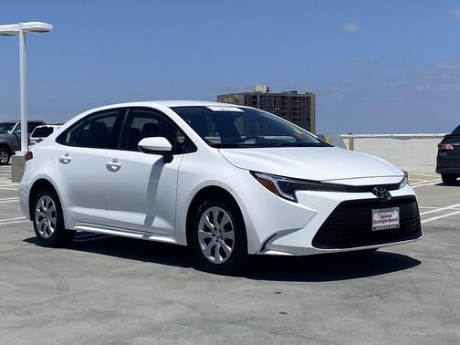 Ice 2026 Toyota Corolla Hybrid LE
