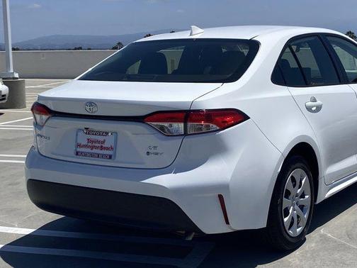 Ice 2026 Toyota Corolla Hybrid LE