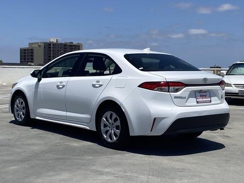 Ice 2026 Toyota Corolla Hybrid LE