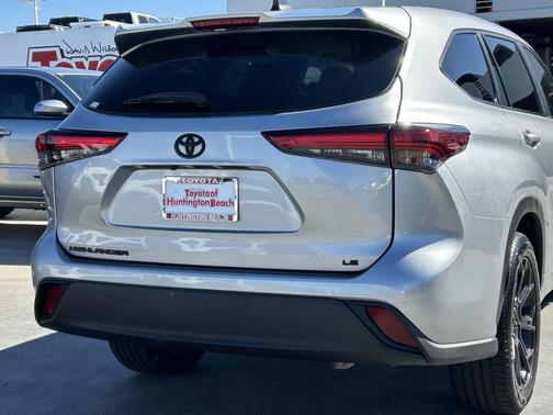 Celestial Silver Metallic 2023 Toyota Highlander LE