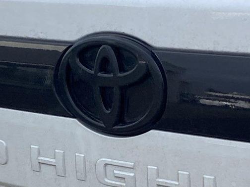 Wind Chill Pearl 2024 Toyota Grand Highlander LIMITED