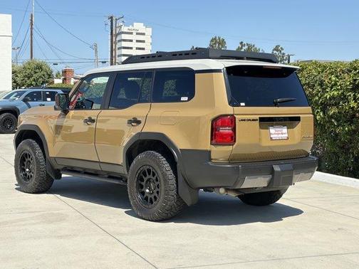 Dust 2025 Toyota Land Cruiser Base