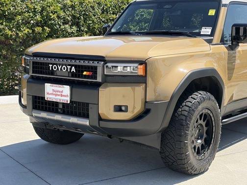 Dust 2025 Toyota Land Cruiser Base