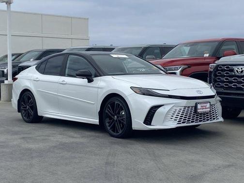 Wind Chill Pearl 2026 Toyota Camry XSE