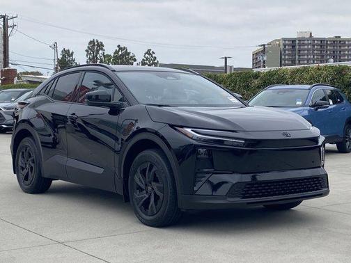 Midnight Black Metallic 2026 Toyota C-HR SE