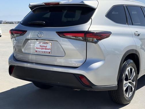 Celestial Silver Metallic 2024 Toyota Highlander XLE