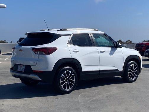 Summit White 2024 Chevrolet Trailblazer LT