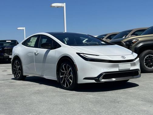 Wind Chill Pearl 2027 Toyota Prius Plug-In Hybrid XSE Premium