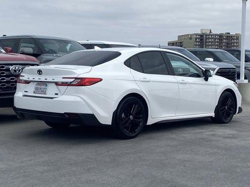 Ice 2025 Toyota Camry SE